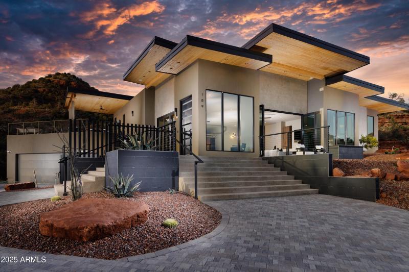 109 Summit Way Twilight Exterior