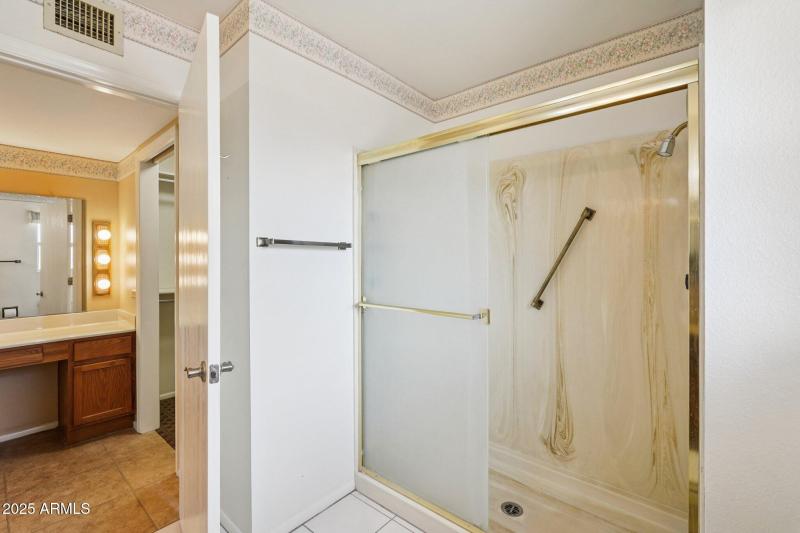 37-web-or-mls-W Crystal Lake Dr-S2909-03