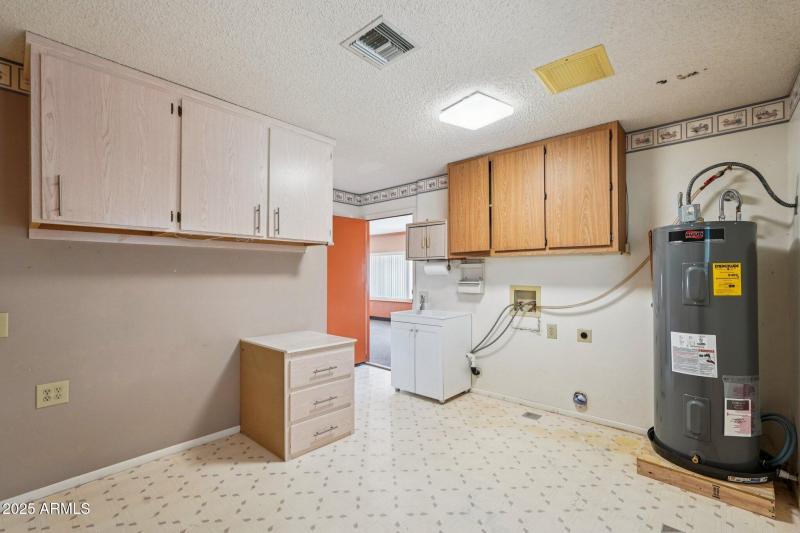 38-web-or-mls-W Crystal Lake Dr-S2909-03