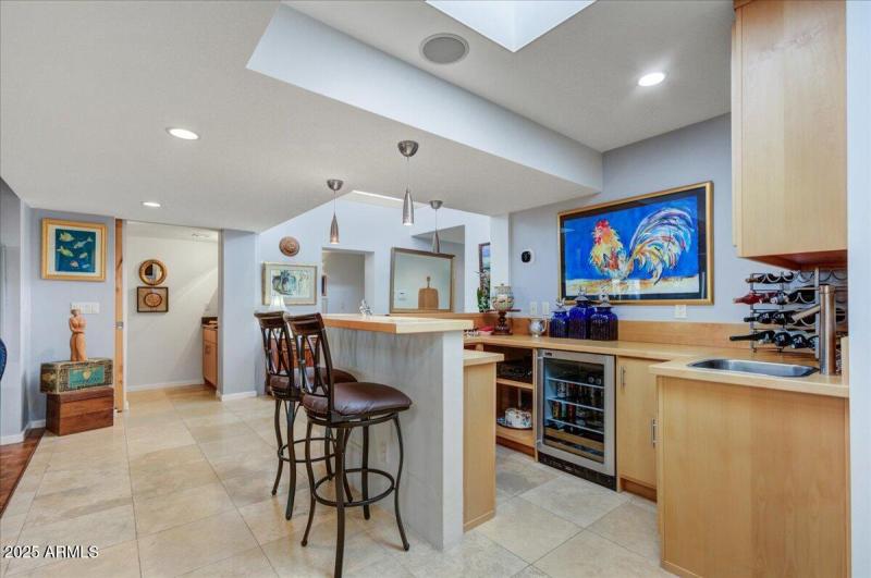 Wet Bar with Fridge