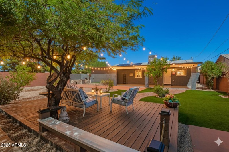 2201 E KINGS Avenue - Backyard