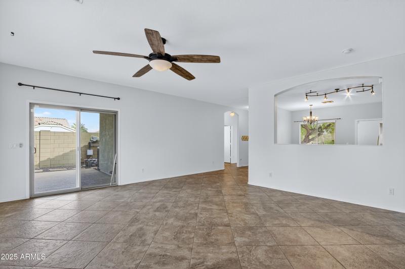 28_028_085_a4m_pershing