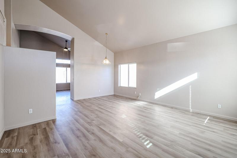 Jackson Livingroom from front door Dec 2