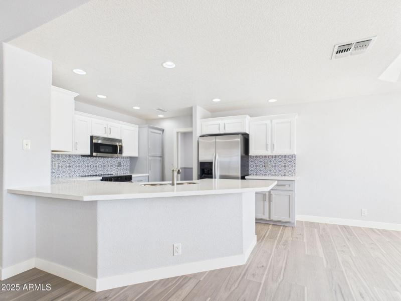 19-web-or-mls-CAM03379G0-PR0149-STILL017