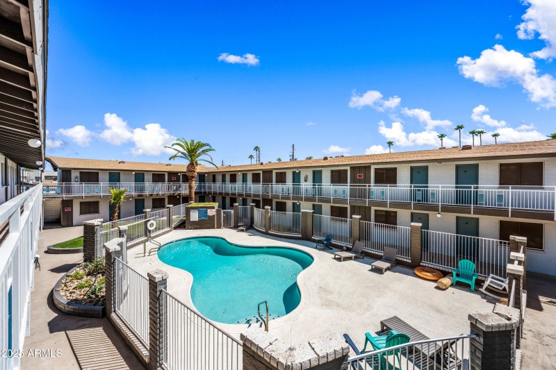 27-3025N32ndS-The Retro-ocupix-v2-9-9