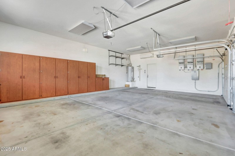 3 car garage w/cabinets