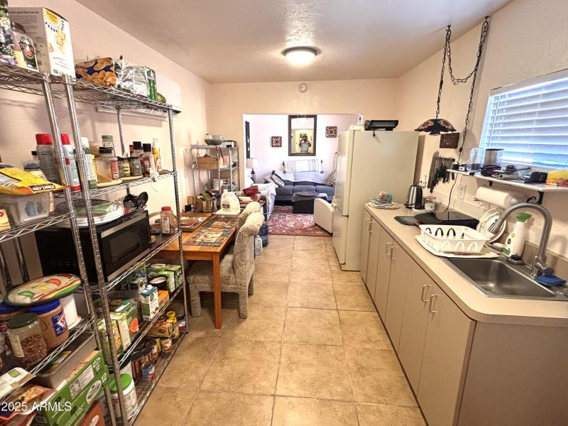 851 N Washinghto Casita Kitchen