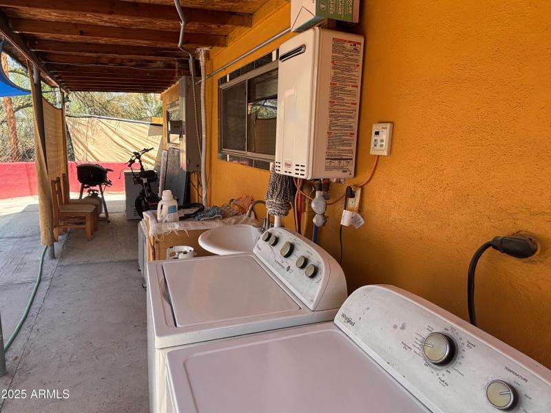 851 N washington Back Porch Laundry