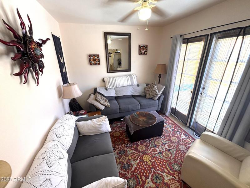 851 N washington Casita living area