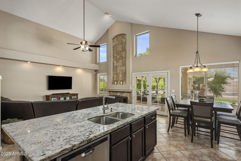 Eat-in kitchen to family