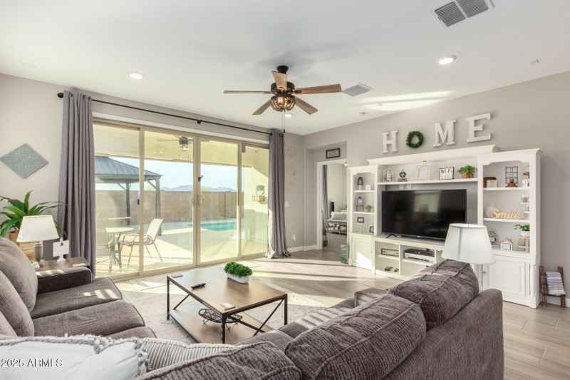 Roberts - 332 S 202nd Ln 4