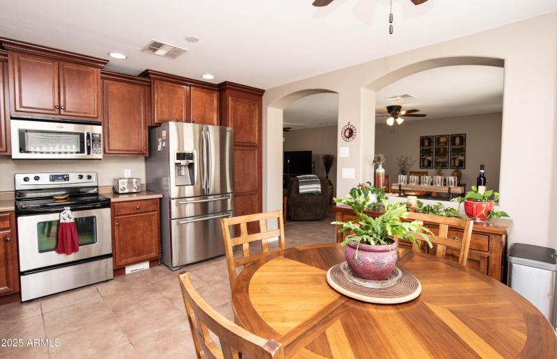 KITCHEN w/STAINLESS STEEL APPLIANCES