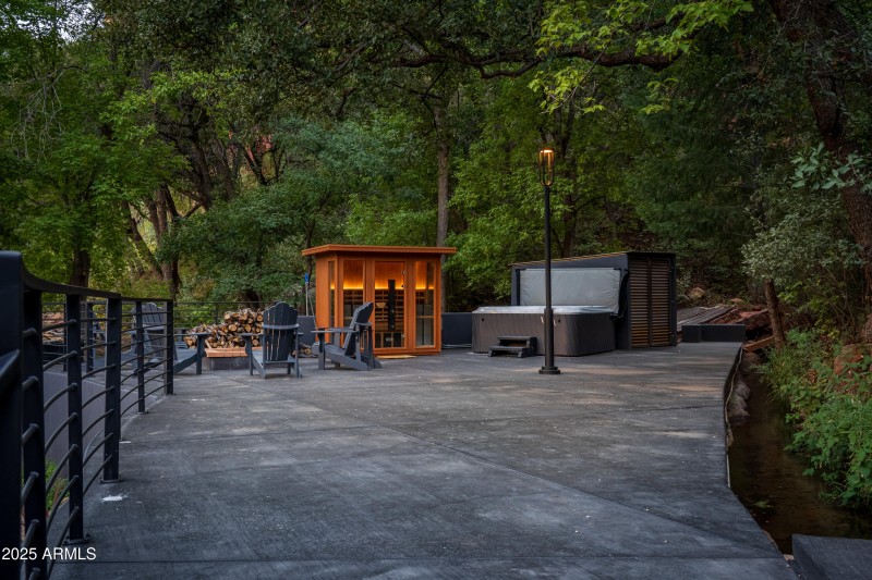 INFRARED SAUNA AND HOT TUB