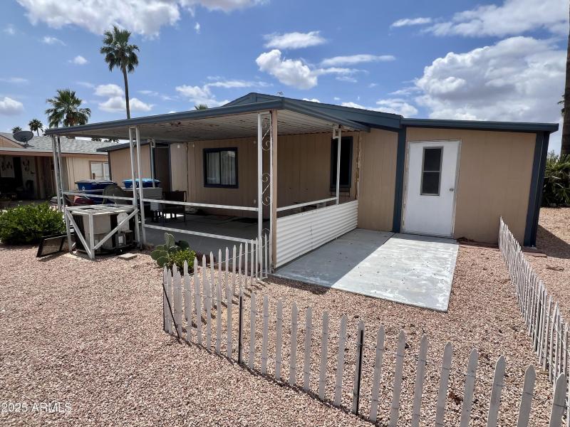 Large Backyard- covered patio!