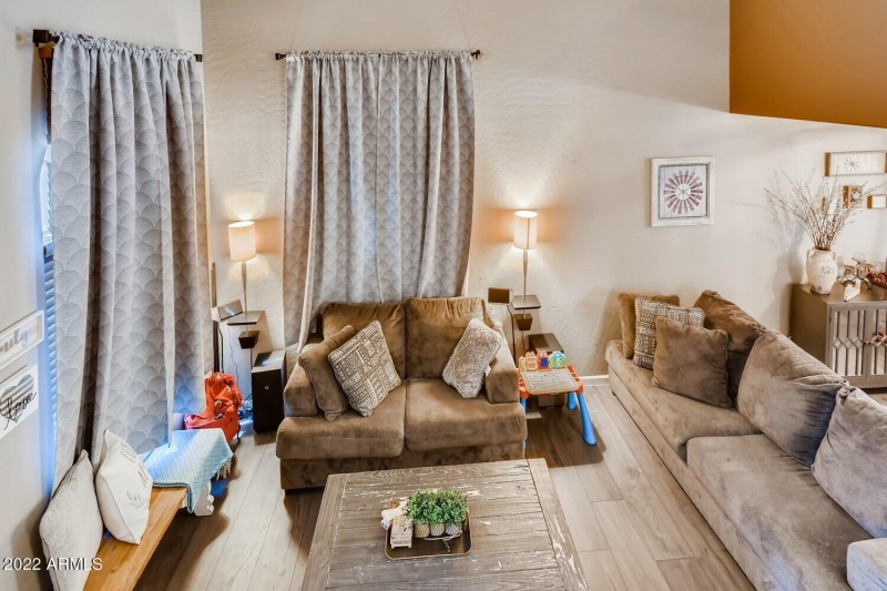 689 S Dodge Street 2nd Floor Living Room