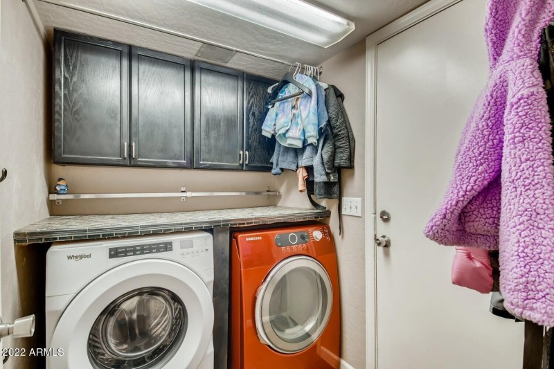689 S Dodge Street Laundry Room