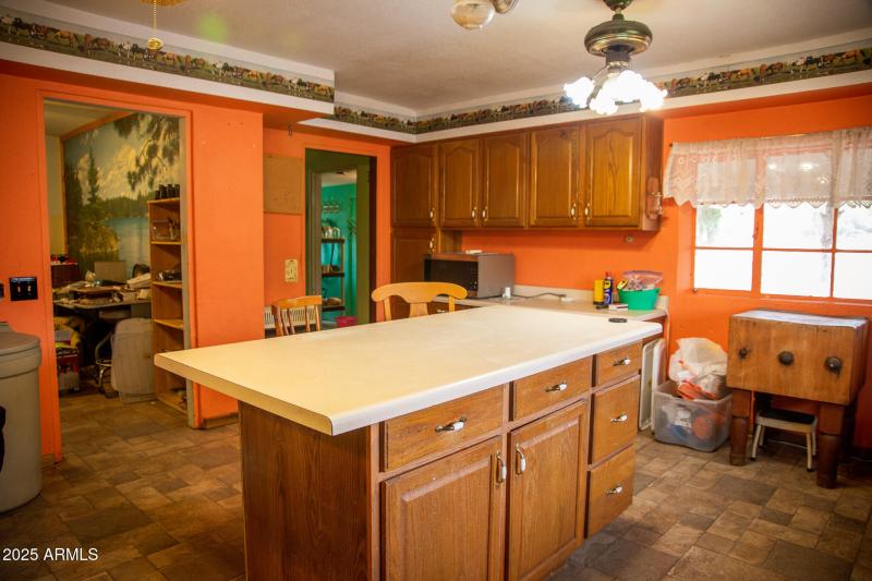 Kitchen twd Dining Rm & S Entry