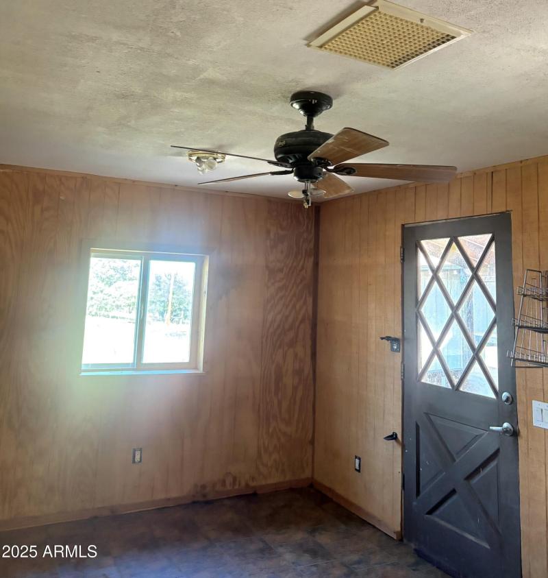 N Room has Private Entrance