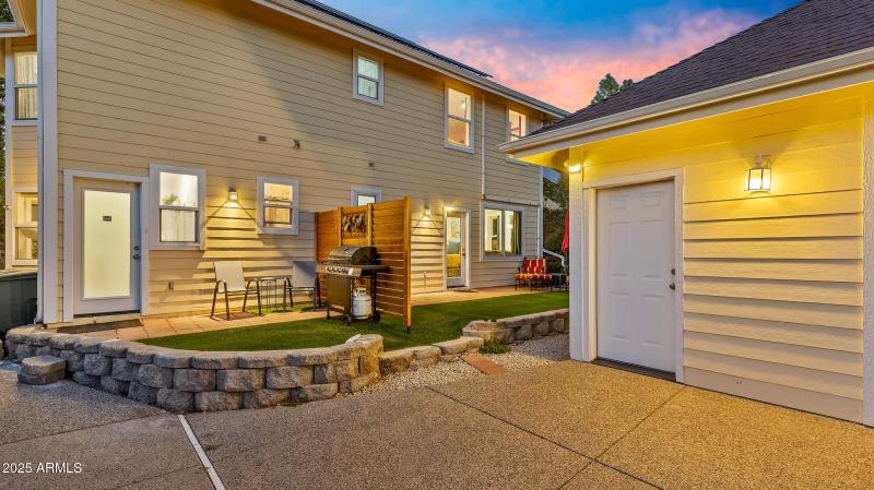 303 W Juniper Ave-13