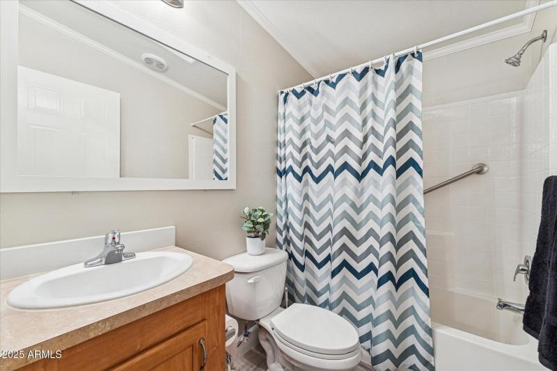 12-012-guest-bathroom