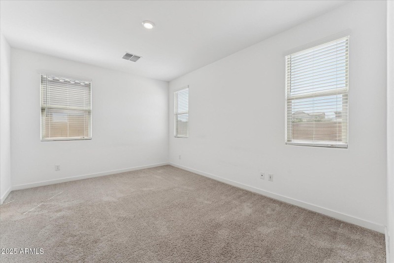 09-009-primary-bedroom