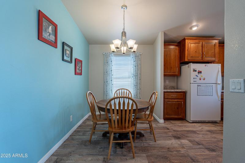 Large Eat-in Kitchen