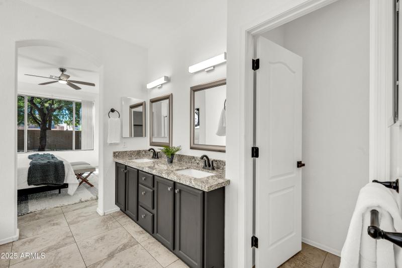 1641 W Windsong Dr-32