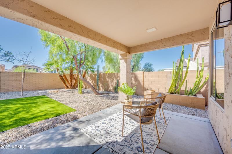 1641 W Windsong Dr-33