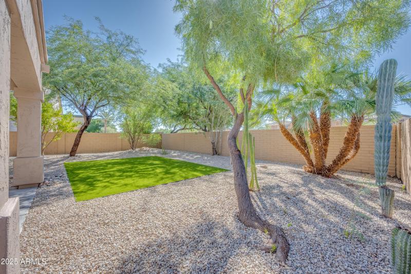 1641 W Windsong Dr-35