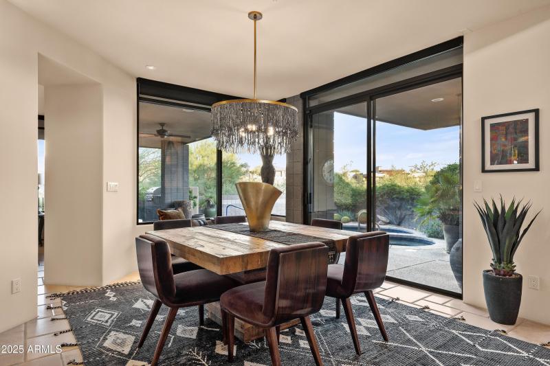 011_Dining with Views