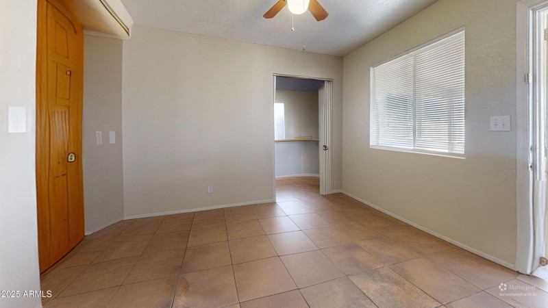 DINING ROOM defurnished