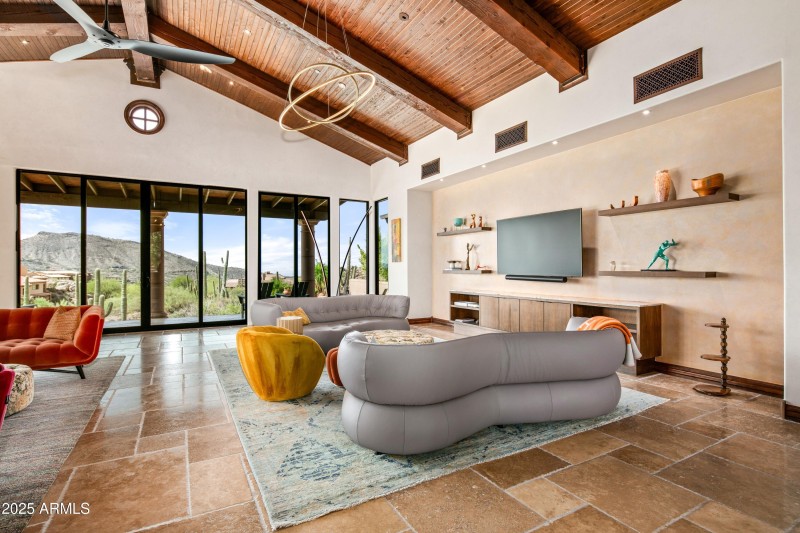 014_Multiple Gathering Spaces