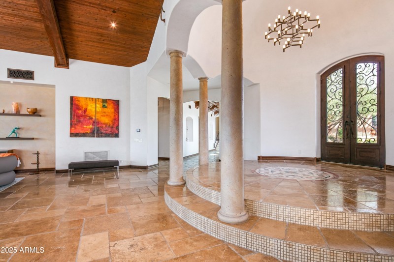 031_Foyer to Bedroom Wing