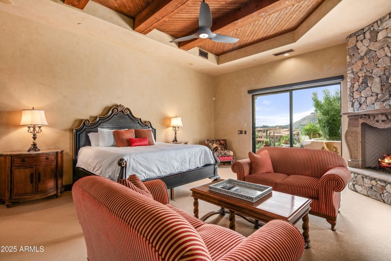 033_Spacious Primary Suite