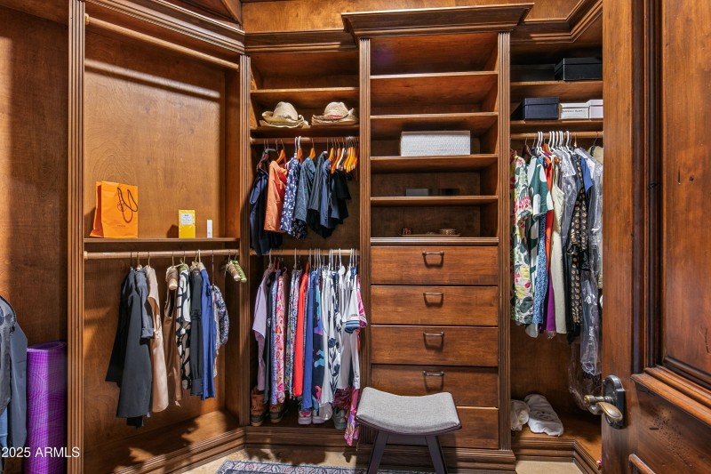 039_Designer Closet 1