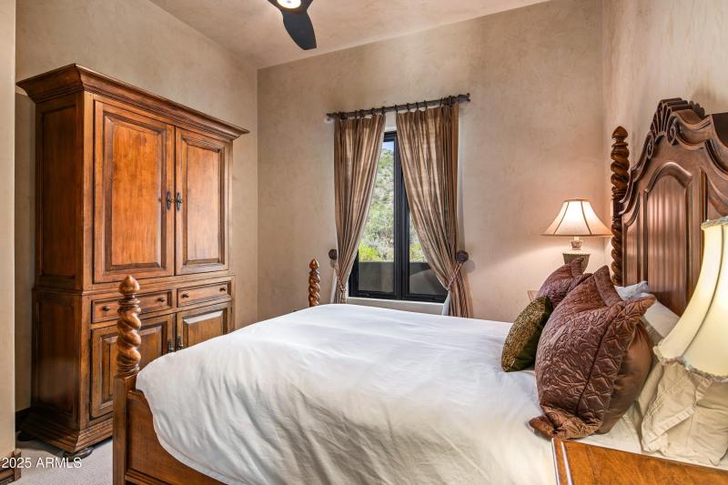 059_Guest Home Ensuite 2