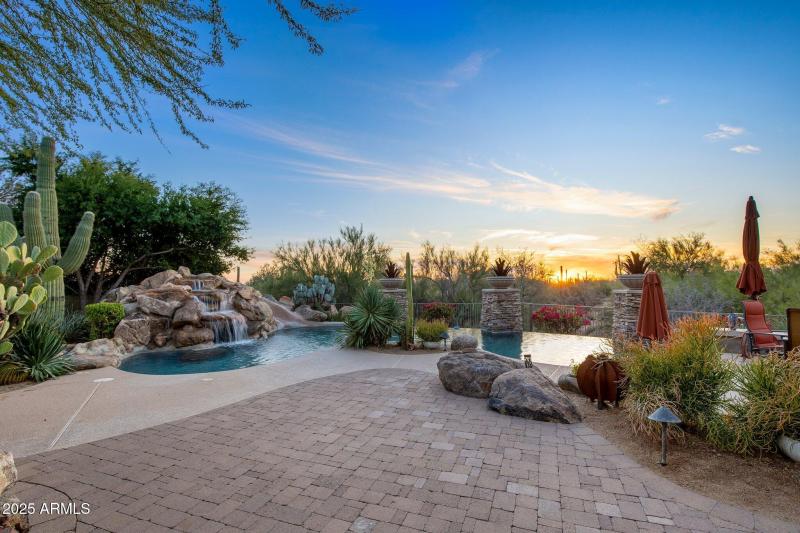 Pool w/ Waterslide & Grotto