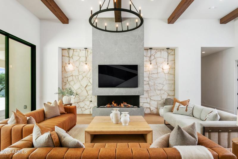 FLOOR TO CEILNG FIREPLACE