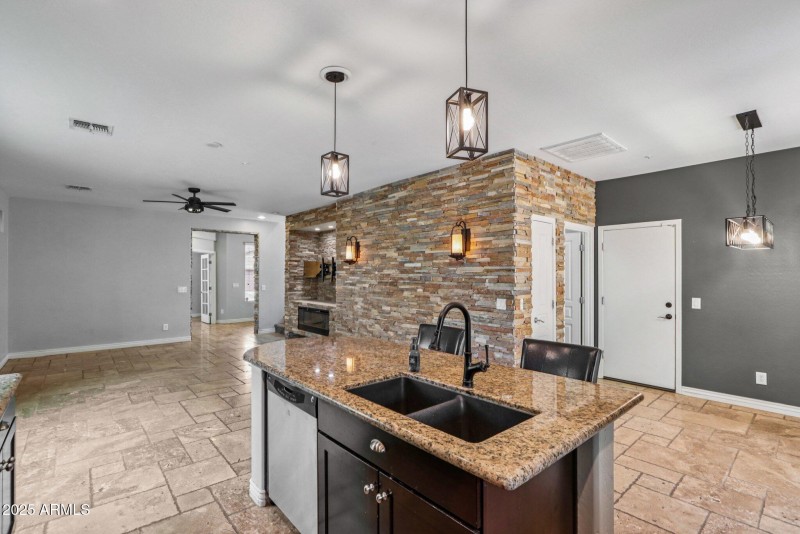 16-web-or-mls-W Palo Brea Ln-L2608-014