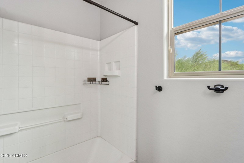 30-web-or-mls-W Palo Brea Ln-L2608-028