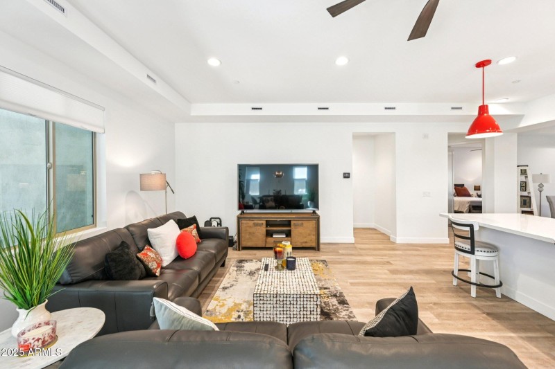 8-web-or-mls-N 136th St-S3009-008