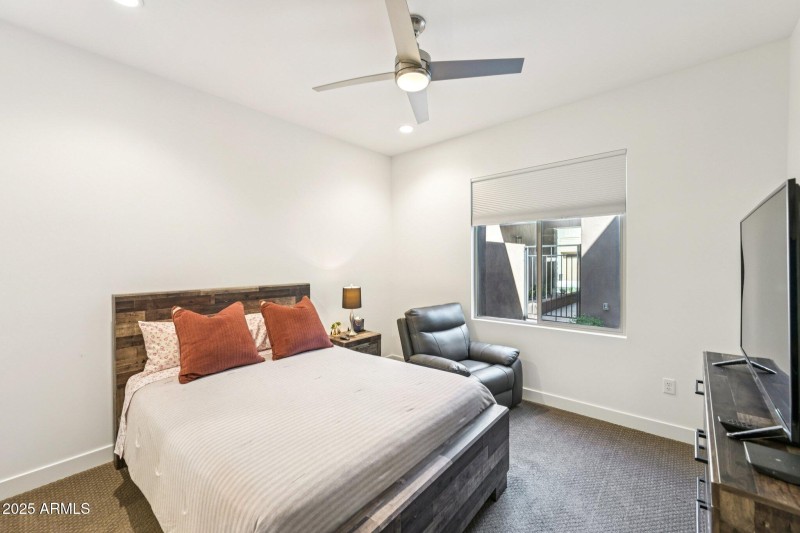 27-web-or-mls-N 136th St-S3009-027