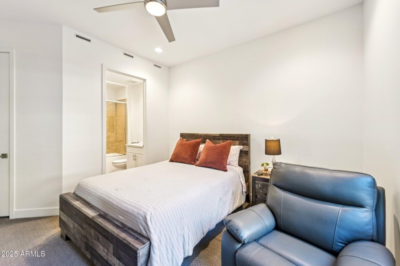 28-web-or-mls-N 136th St-S3009-028