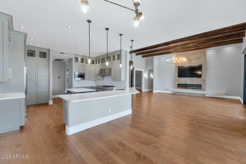 24005 N 45th Dr-large-020-043-TOD8773-15