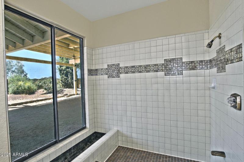 Primary Shower-022-022-1500x1000