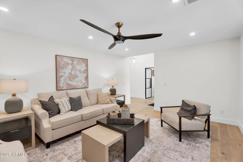 6-web-or-mls-7655 E Windrose Dr - 5