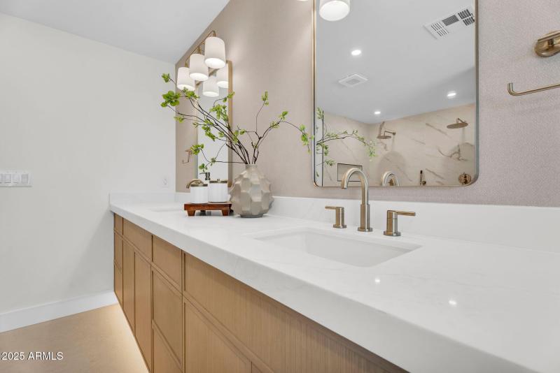 27-web-or-mls-7655 E Windrose Dr - 25