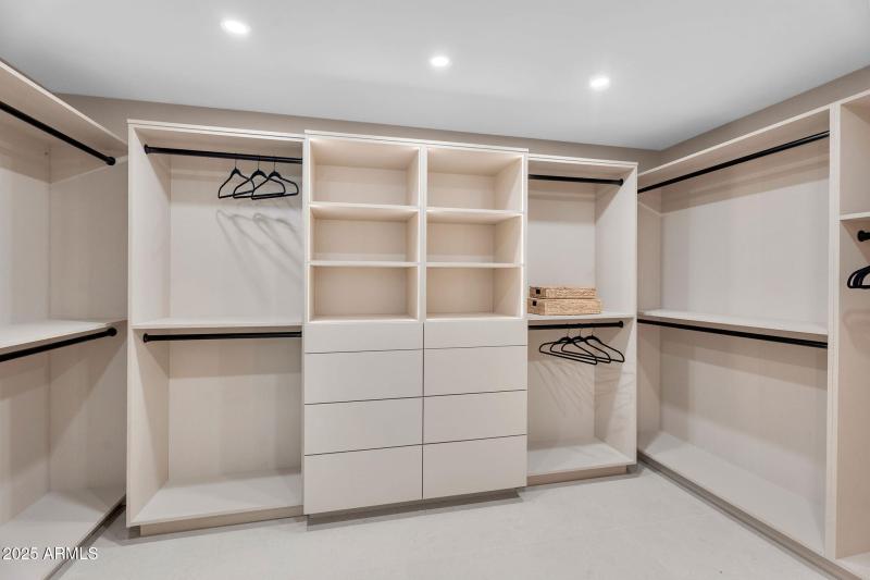 30-web-or-mls-7655 E Windrose Dr - 27