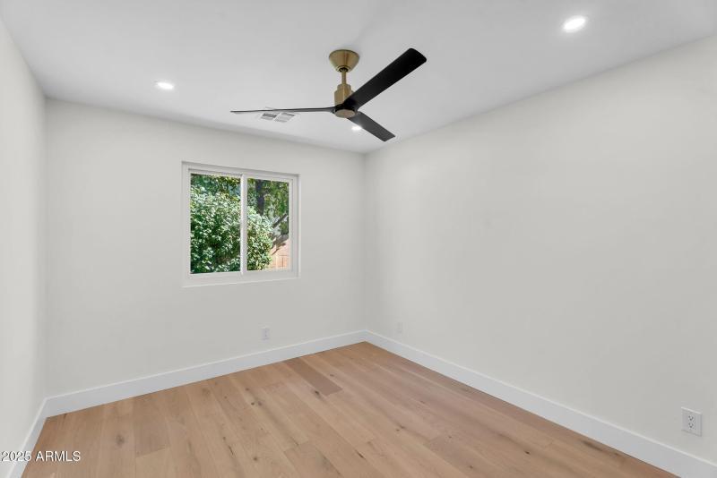 34-web-or-mls-7655 E Windrose Dr - 36