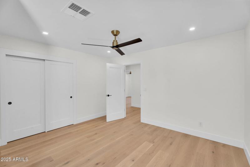 36-web-or-mls-7655 E Windrose Dr - 39